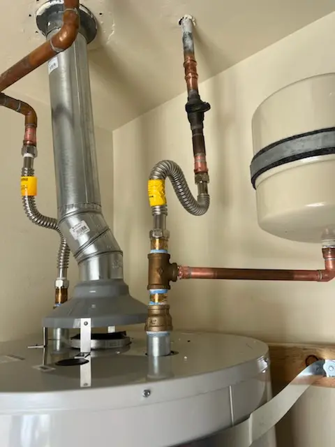 Water heater installation and plumbing repair in Los Robles